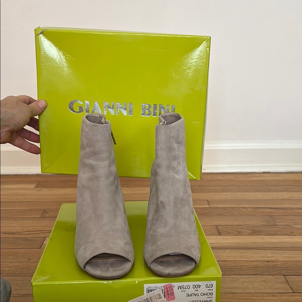 Gianni Bini Gray Heeled Boots Modern Design